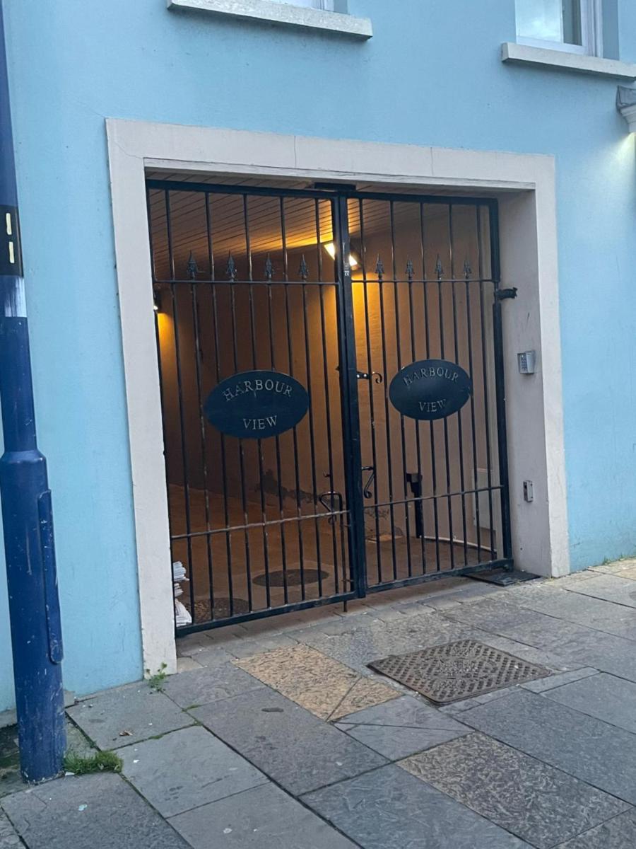 Ballycastle, Beachside Apartment - Housity