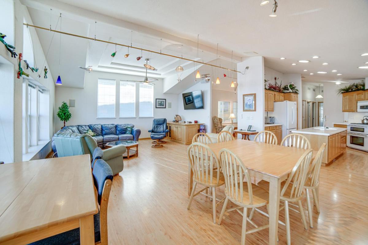 North Lakeport Home on Clear Lake: Boat + Unwind! - Housity