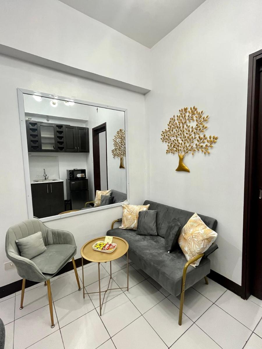 Suitetrails - 1BR Luxe Condo Suite nr SM Bicutan/NAIA w/ parking