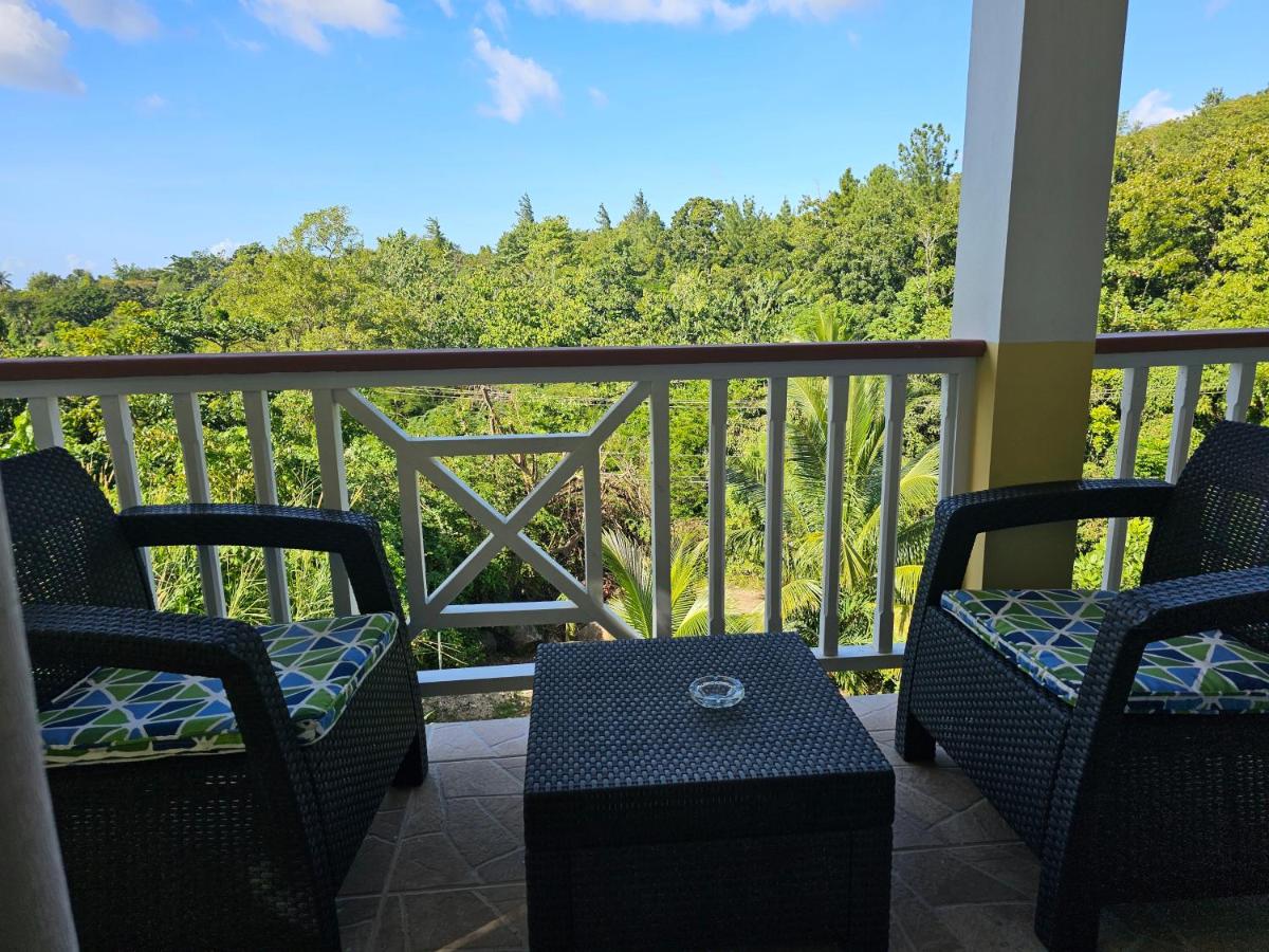Royal Escape - 2 - Housity