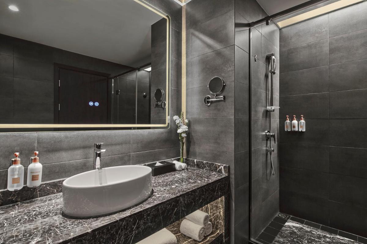 Crowne Plaza Shanghai Jinshan by IHG - Housity