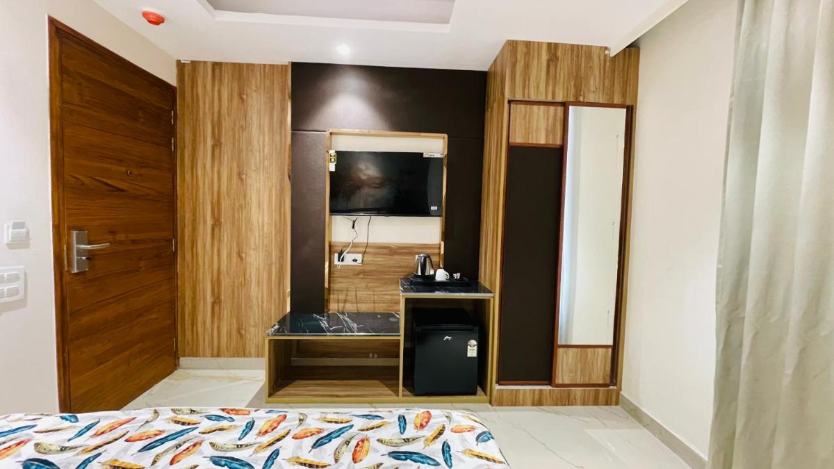 Suitetrails - Travellers Hotel