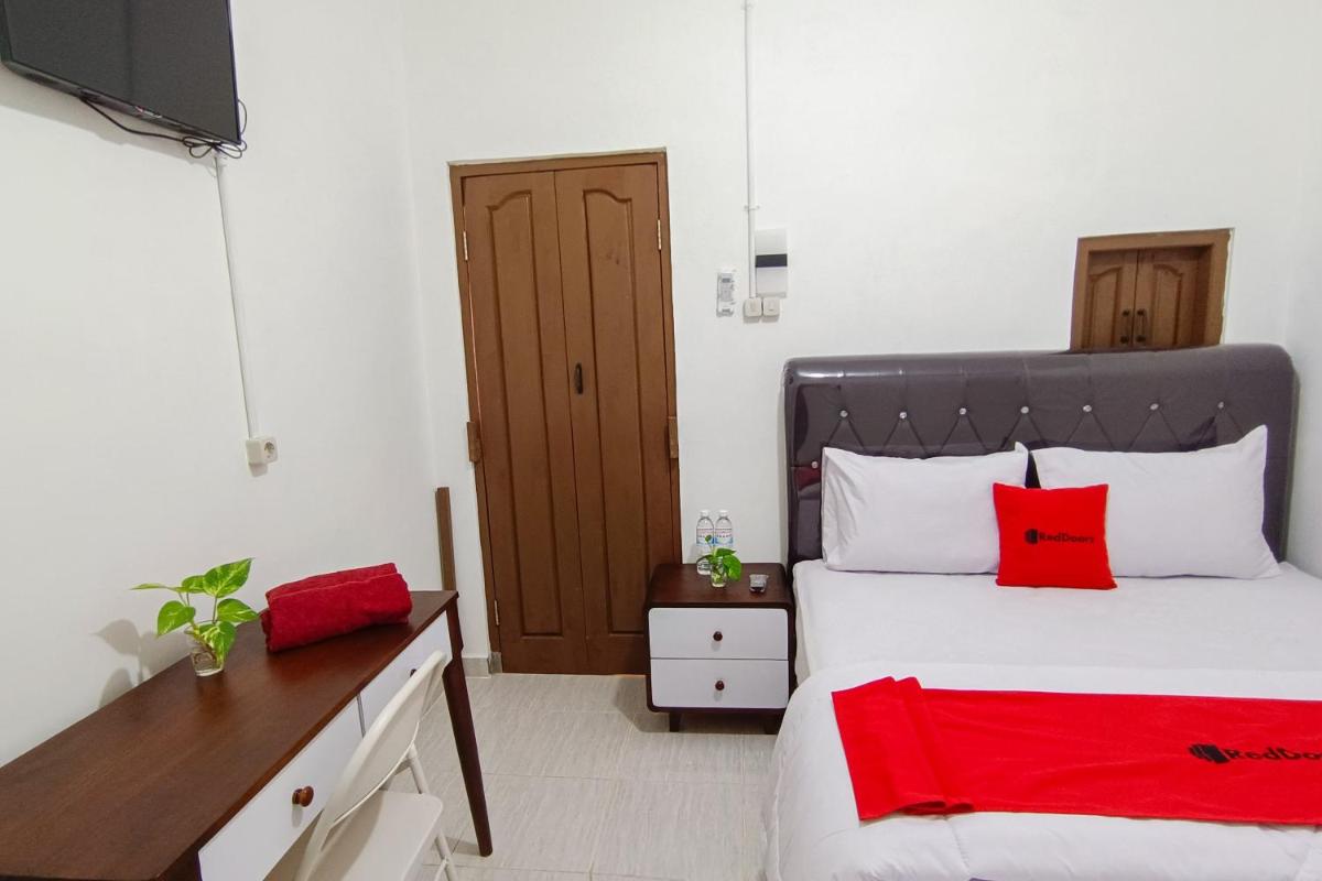 RedDoorz at Kubu Selem Lampung - Housity