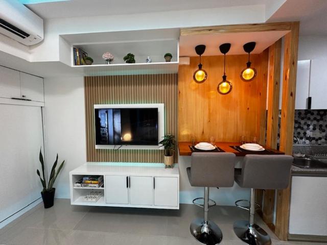 Tinch@Inspiria Cozy Centrally Located Studio Unit with Balcony in the heart of Davao City. Beside Abreeza Mall - Housity