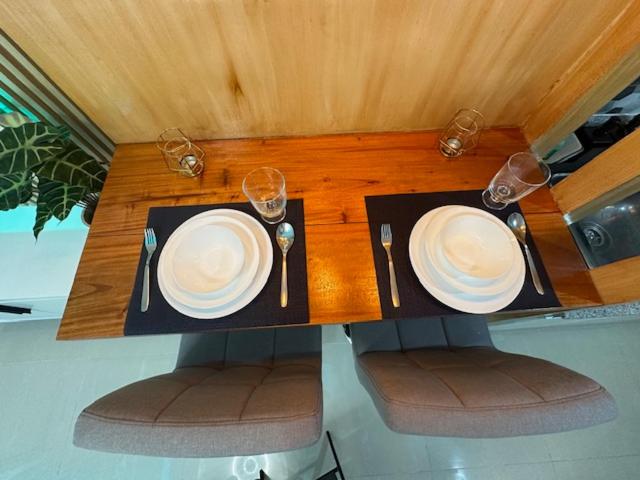 Tinch@Inspiria Cozy Centrally Located Studio Unit with Balcony in the heart of Davao City. Beside Abreeza Mall - Housity