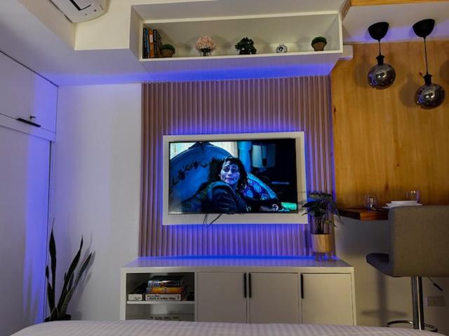 Tinch@Inspiria Cozy Centrally Located Studio Unit with Balcony in the heart of Davao City. Beside Abreeza Mall - Housity