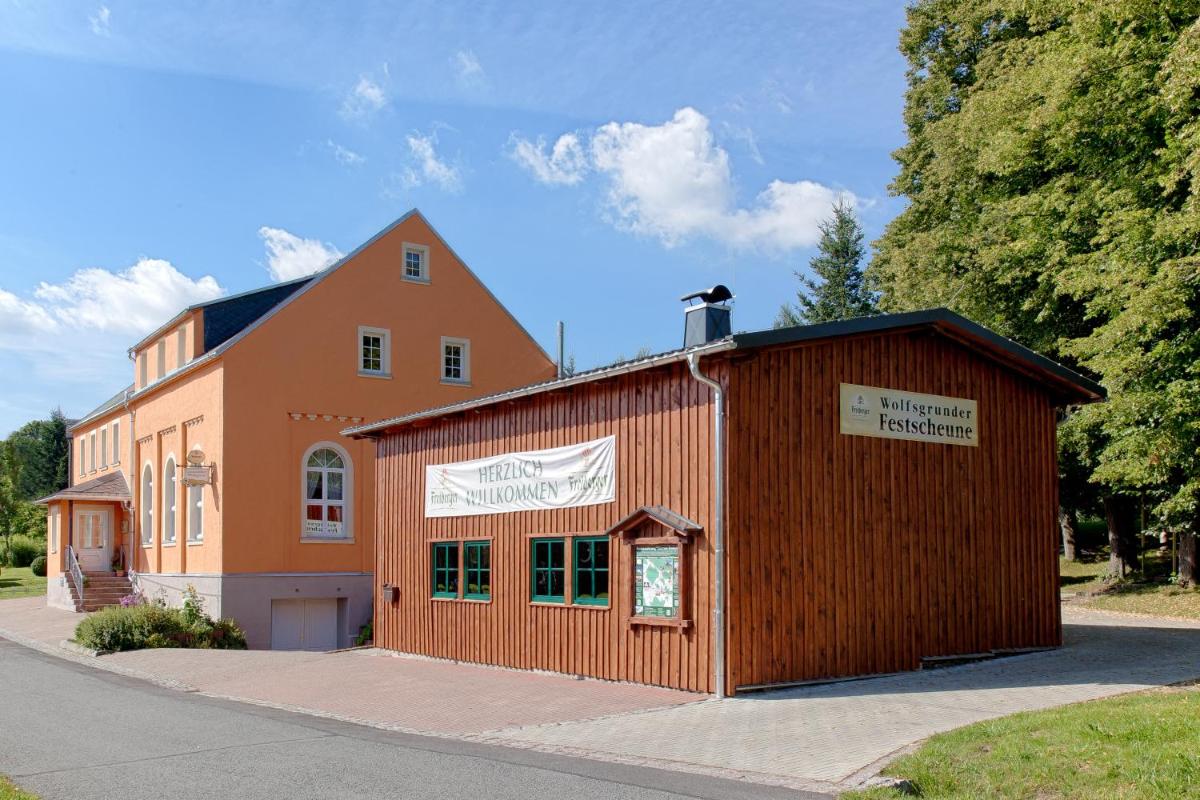 Wolfsgrunder Festhof - Housity