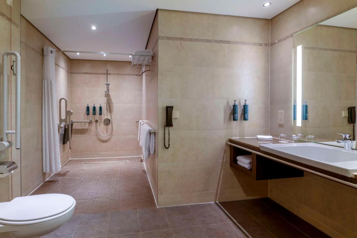Ein Badezimmer in der Unterkunft Hilton Mainz Ein Badezimmer in der Unterkunft Hilton Mainz
