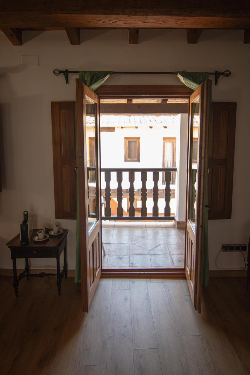 Un balcón o terraza de Hospedium Hotel Rural Abadía de Yuste
