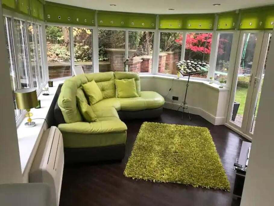 Eastfield Lodge with Hot Tub - Housity