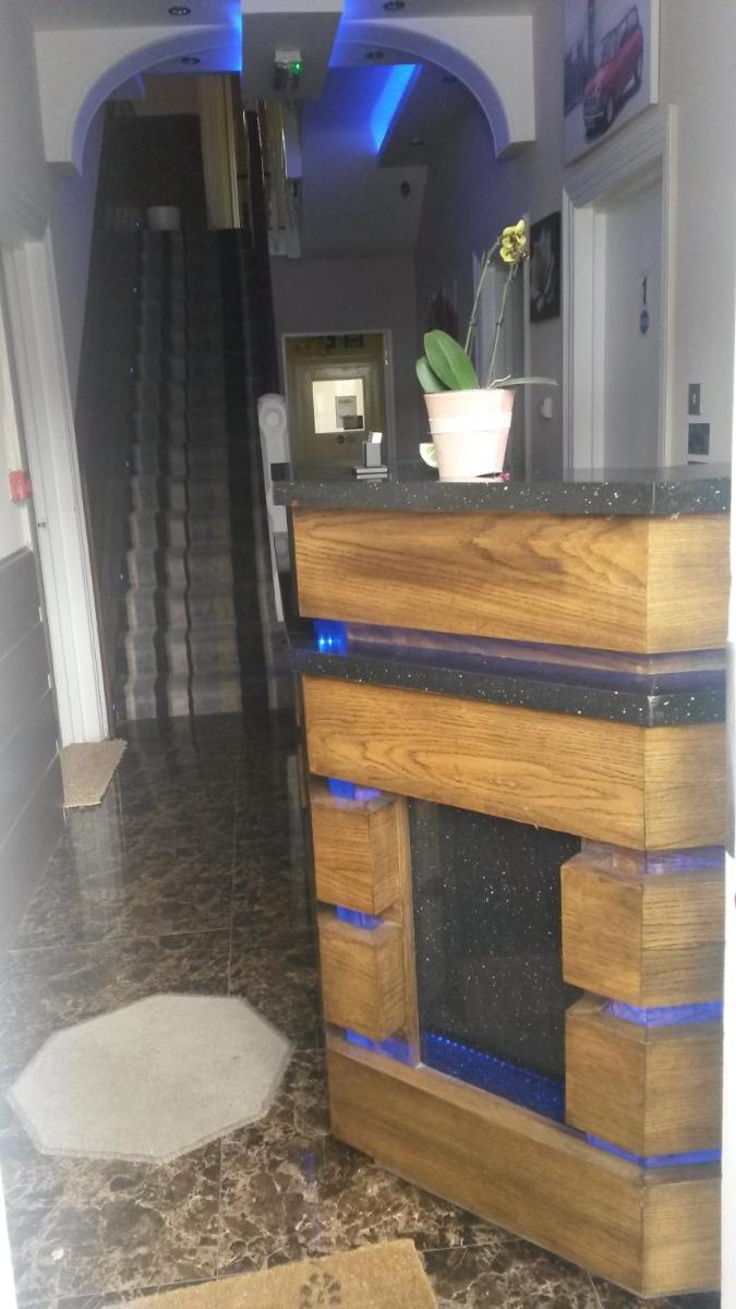 The Crystal Lodge Hotel - Housity