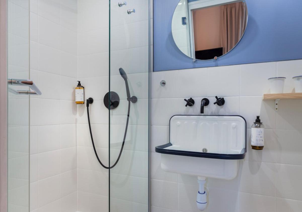 Salle de bains dans l'établissement Hôtel La Nouvelle République & Hammam