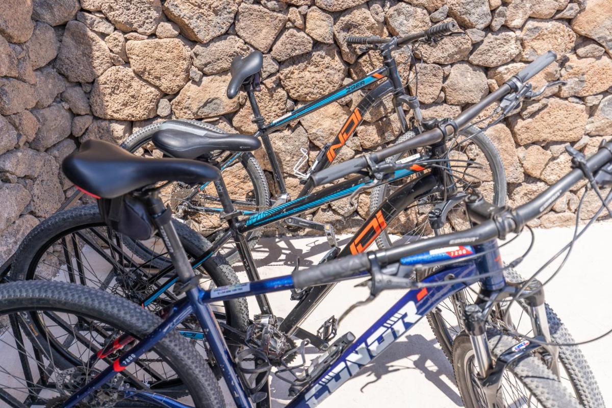 Montar en bicicleta en MYND Yaiza o alrededores