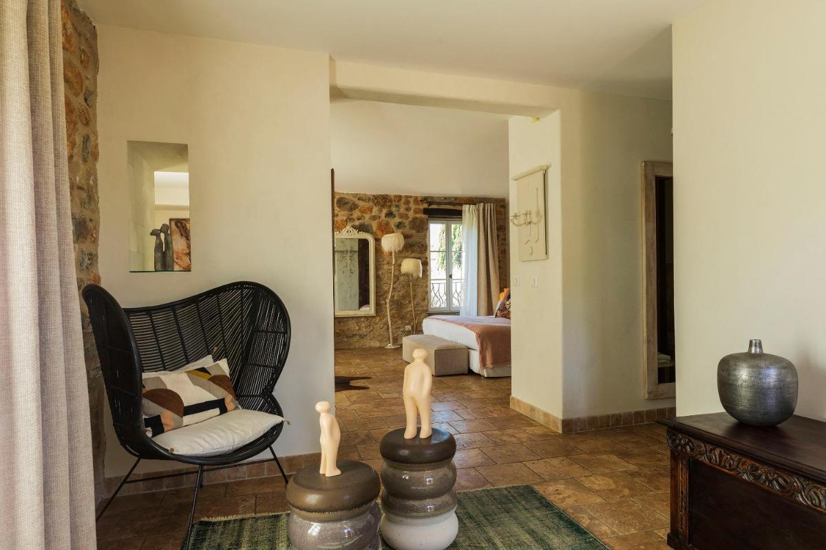 Coin salon dans l'établissement Hôtel La Dimora & Spa