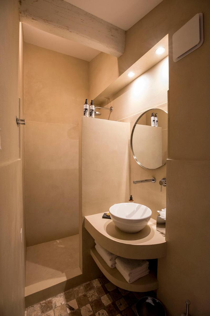 Salle de bains dans l'établissement Hôtel La Dimora & Spa