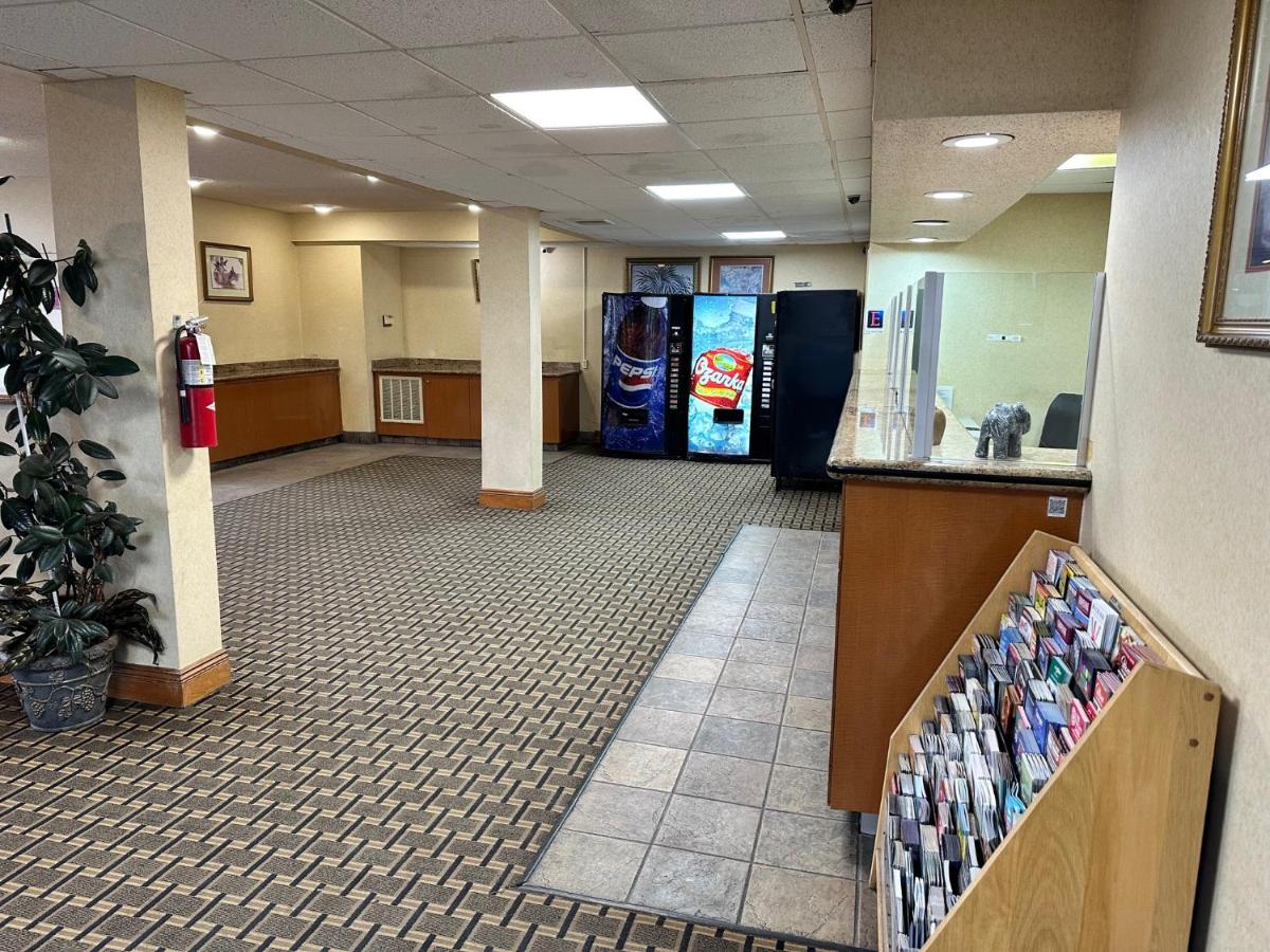 Executive Inn - Housity