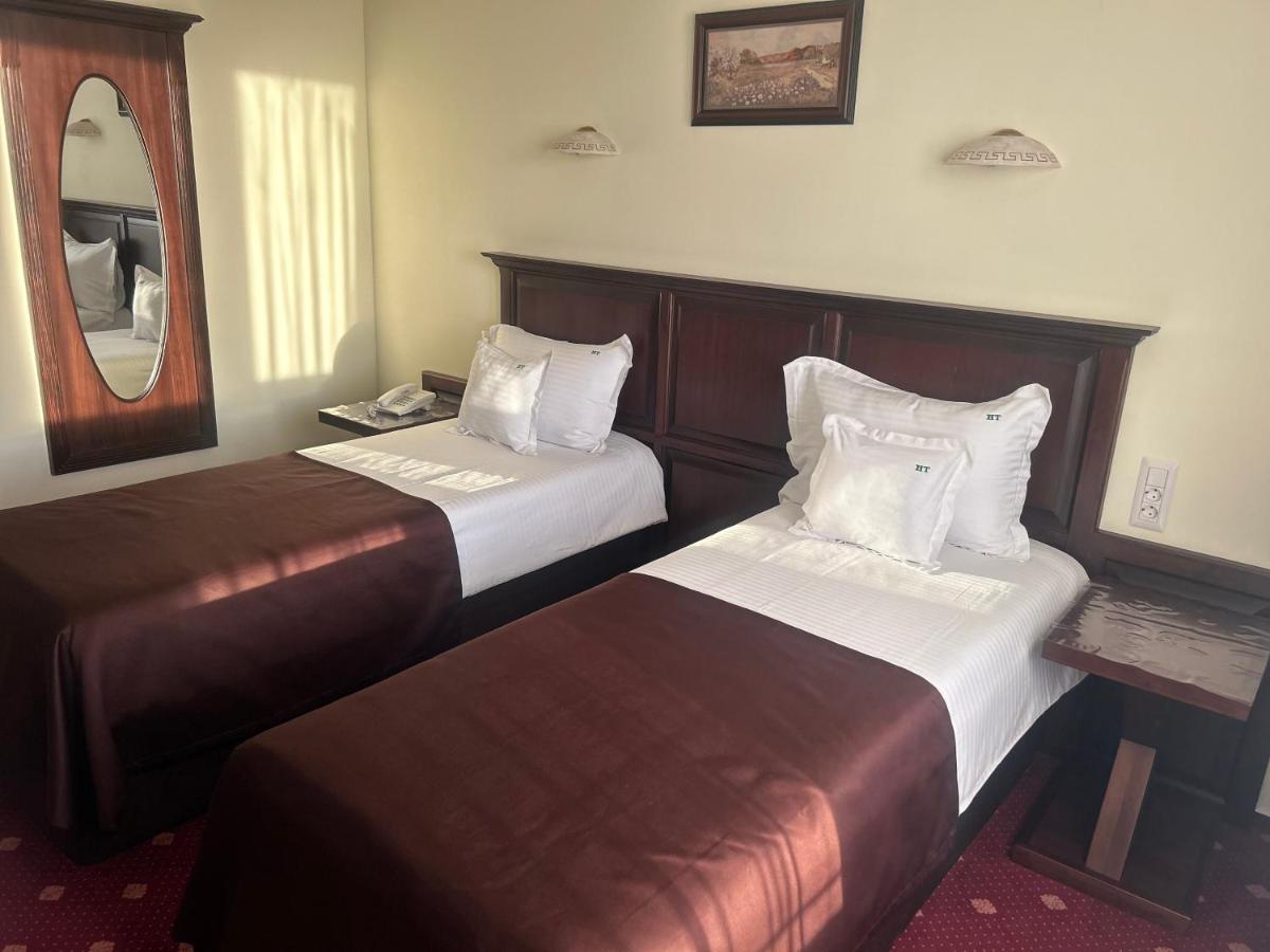 Hotel TROESMIS - Housity