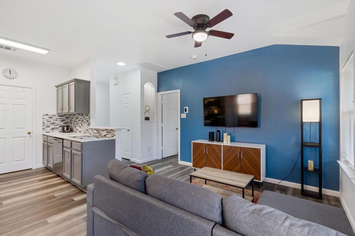 Quaint 2BD2B Condo* Fully Furnished*Amazing Patio* - Housity