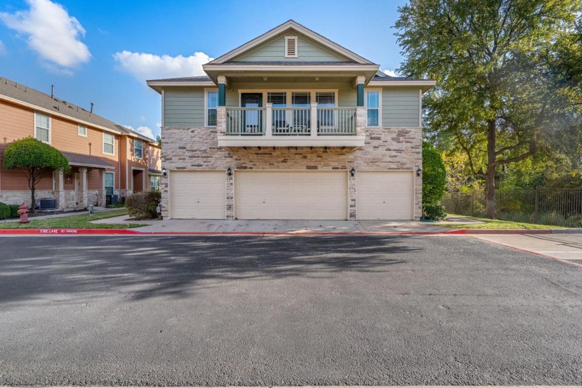 Quaint 2BD2B Condo* Fully Furnished*Amazing Patio* - Housity