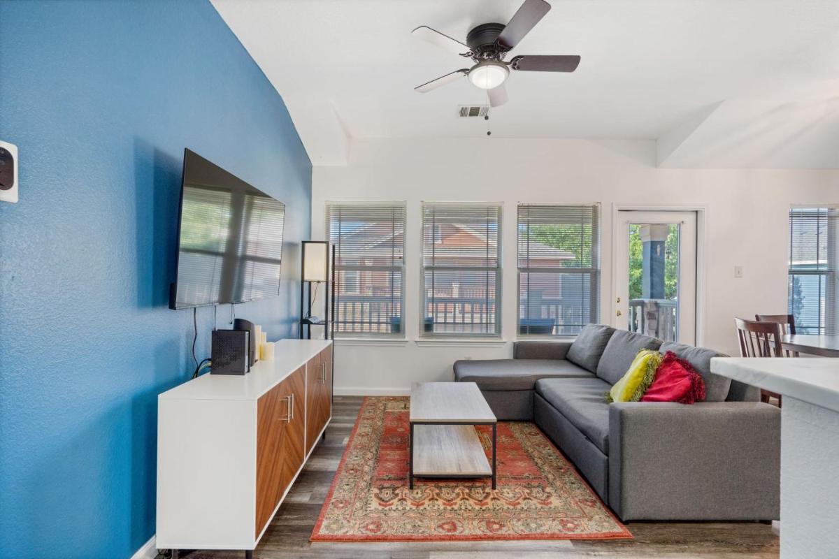 Quaint 2BD2B Condo* Fully Furnished*Amazing Patio* - Housity