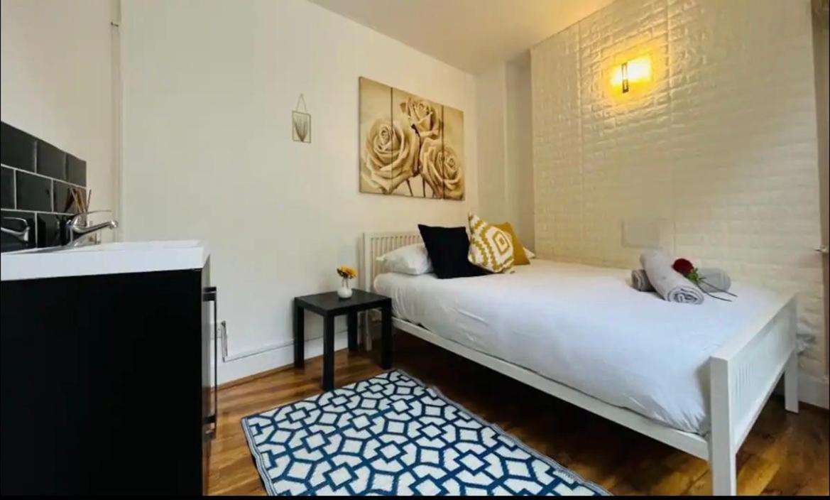 Room in Oxford Street - Housity