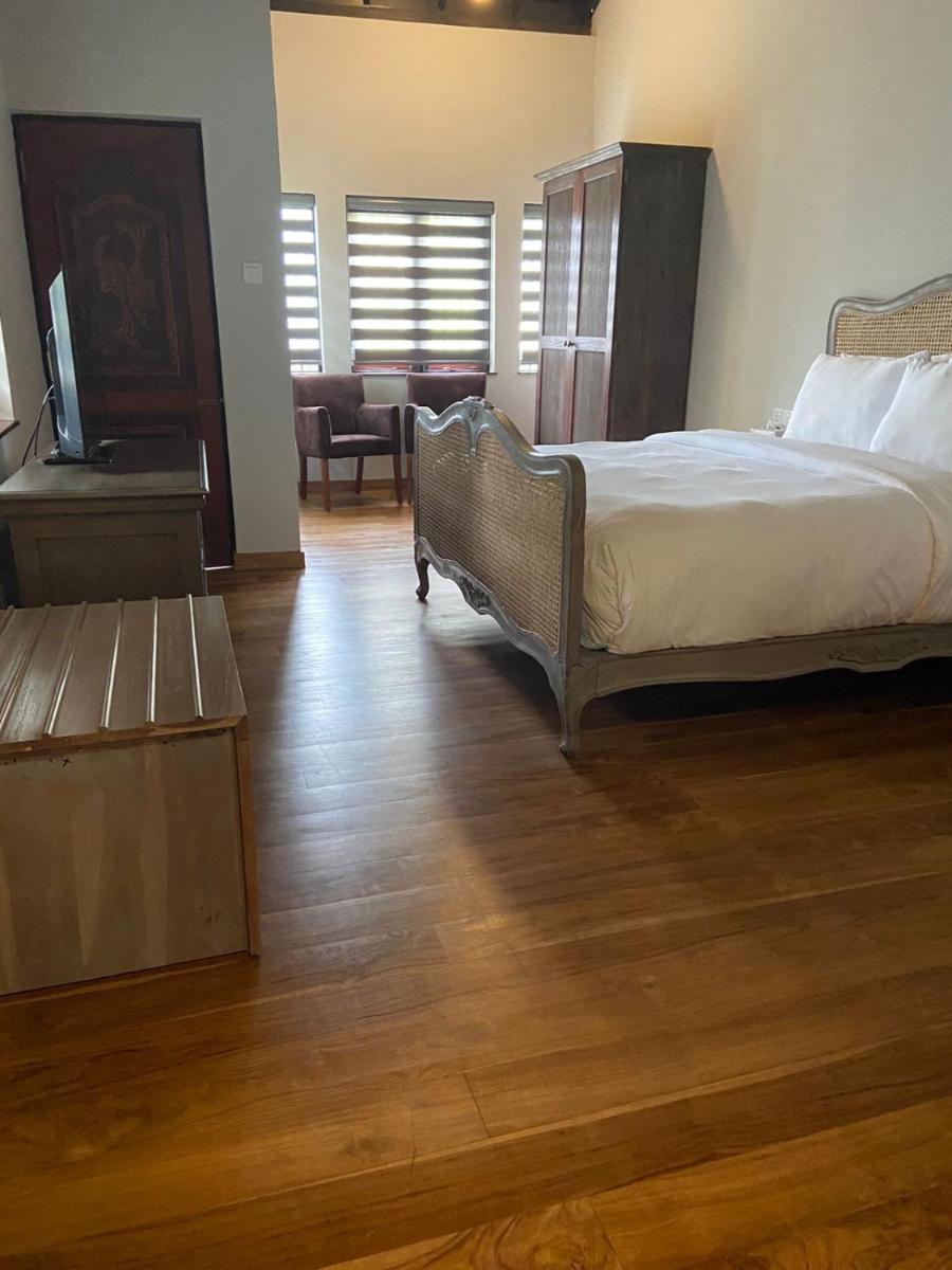 The Deer Park Hotel - Housity