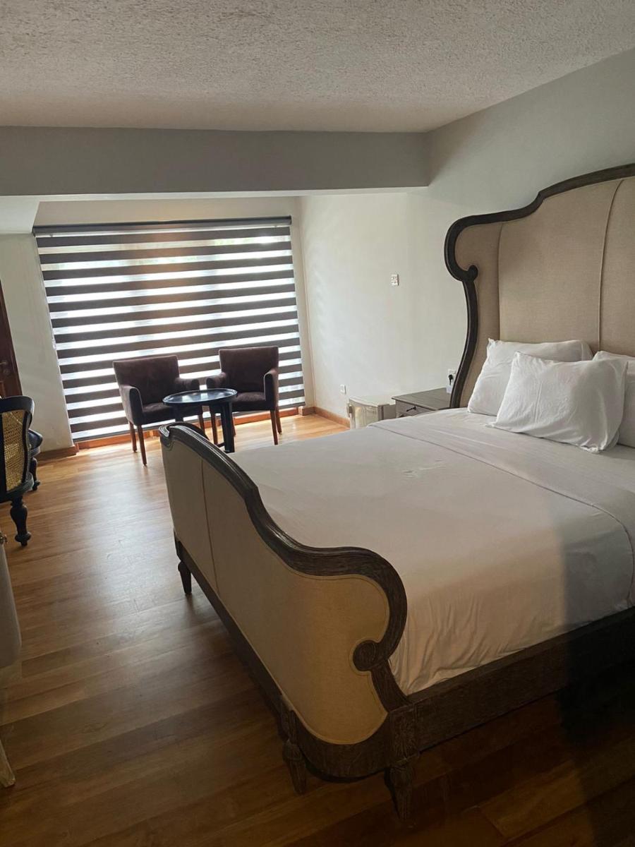 The Deer Park Hotel - Housity