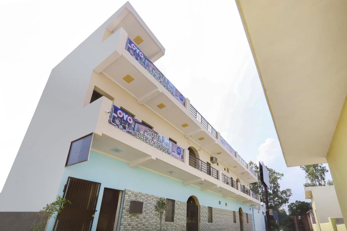 OYO Hotel Dream House - Housity