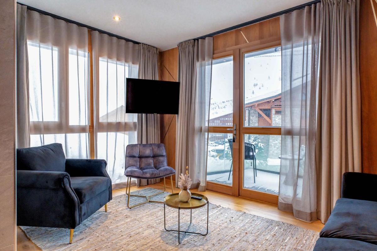 Télévision ou salle de divertissement dans l'établissement Hôtel Le Diamond Rock