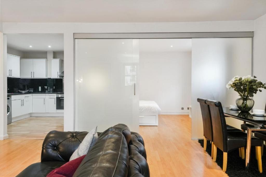 Suitetrails - GRANGE City 2 Bed Modern Apartment by Tower Bridge London Bridge