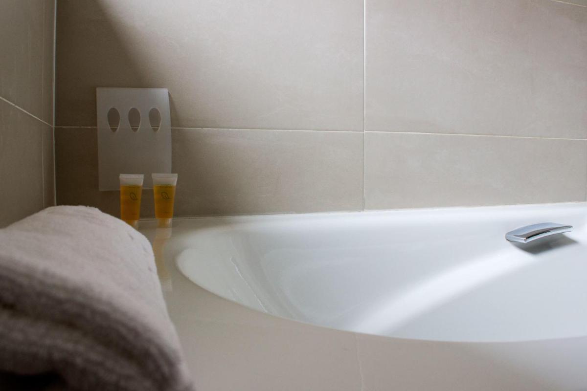 Un baño de Hotel Teratermal