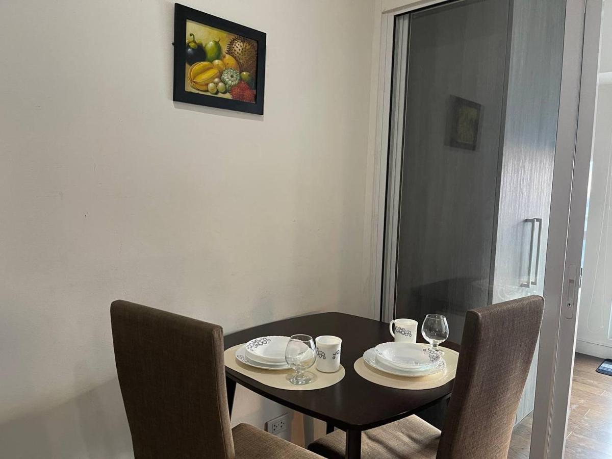 Vibrant 1BR Acqua Livingstone with Netflix, Pool & Gym - Housity