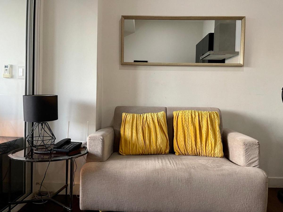Vibrant 1BR Acqua Livingstone with Netflix, Pool & Gym - Housity