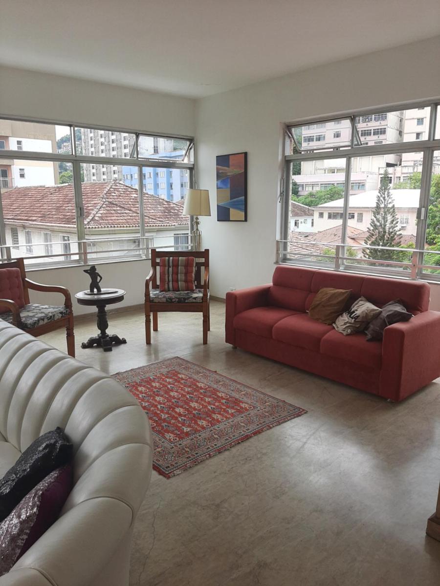 Apartamento amplo, arejado e iluminado - Housity
