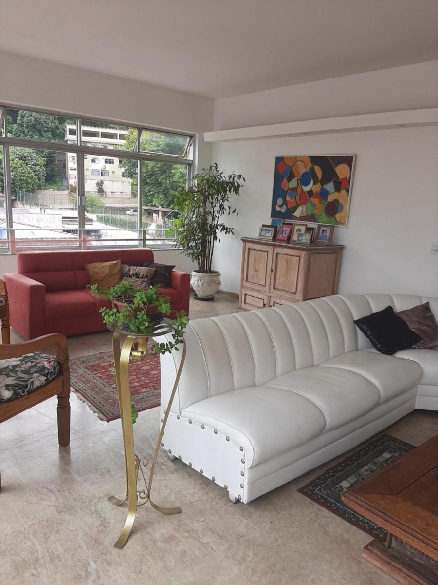 Apartamento amplo, arejado e iluminado - Housity