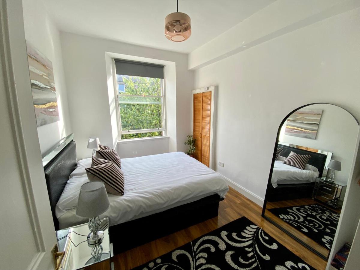 Traveller Award Winner 2024 - Edinburgh Apartment with 3 Beds - Housity