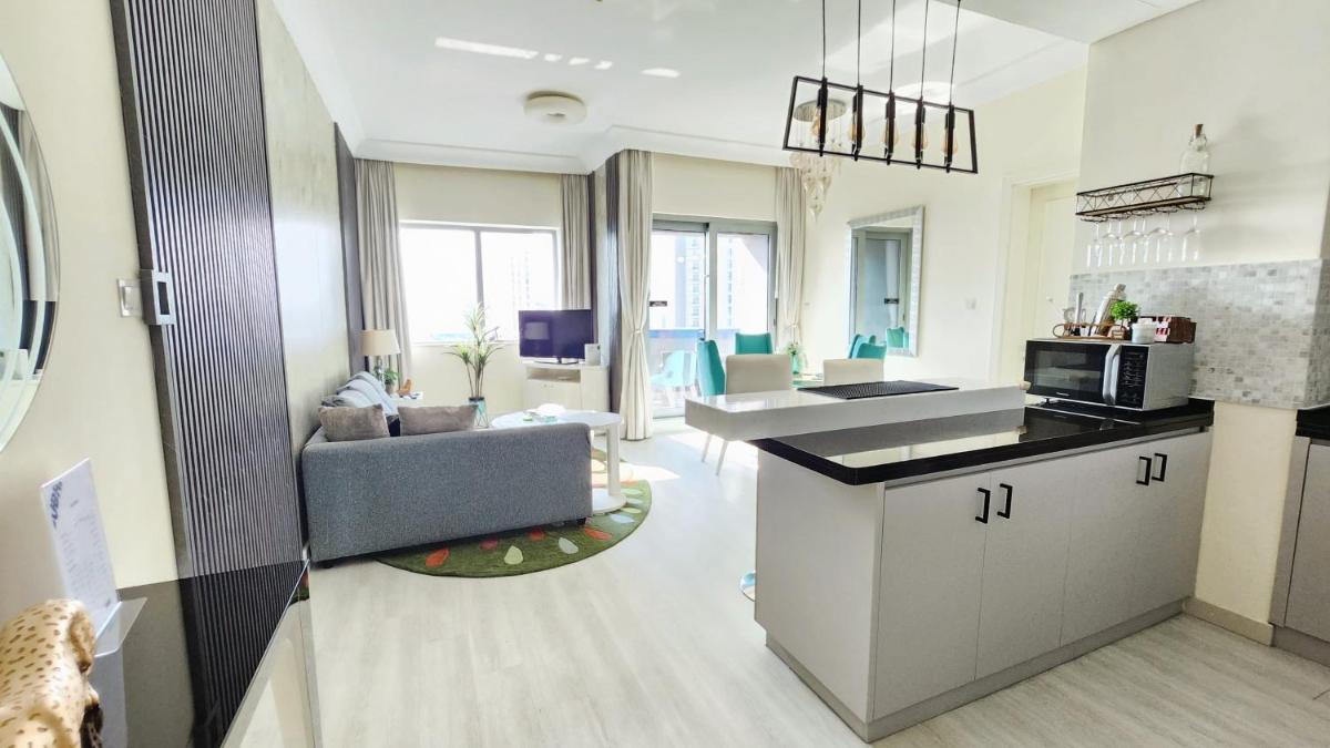 Suitetrails - Elegant Apartment with Burj Khalifa View, Downtown