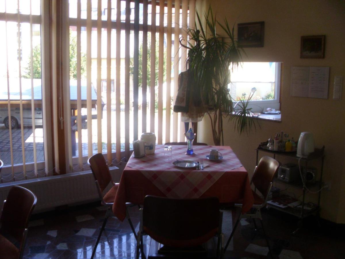 Barokk Antik Guest Hause - Housity