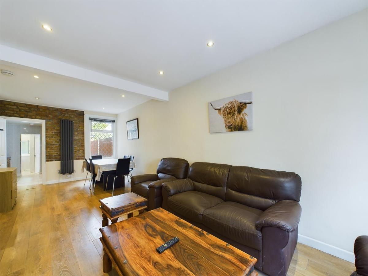 Cosy 4 bedroom, 3 bathroom home - 5 mins from East Croydon station - Housity