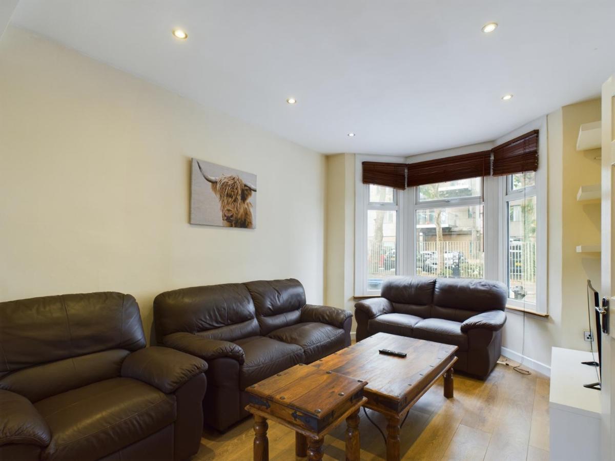 Cosy 4 bedroom, 3 bathroom home - 5 mins from East Croydon station - Housity