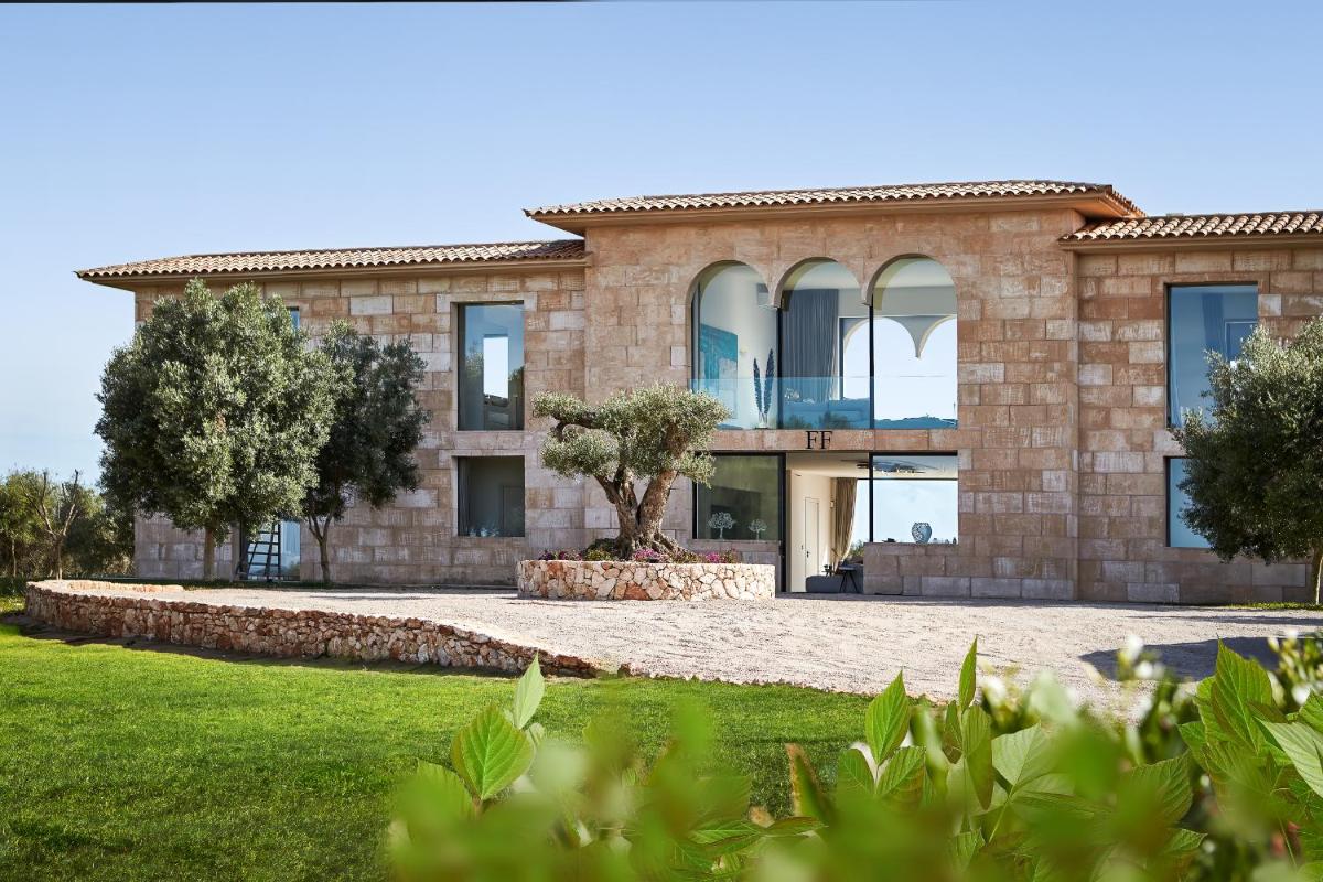 super luxury villa biggest pool Mallorca's - Housity