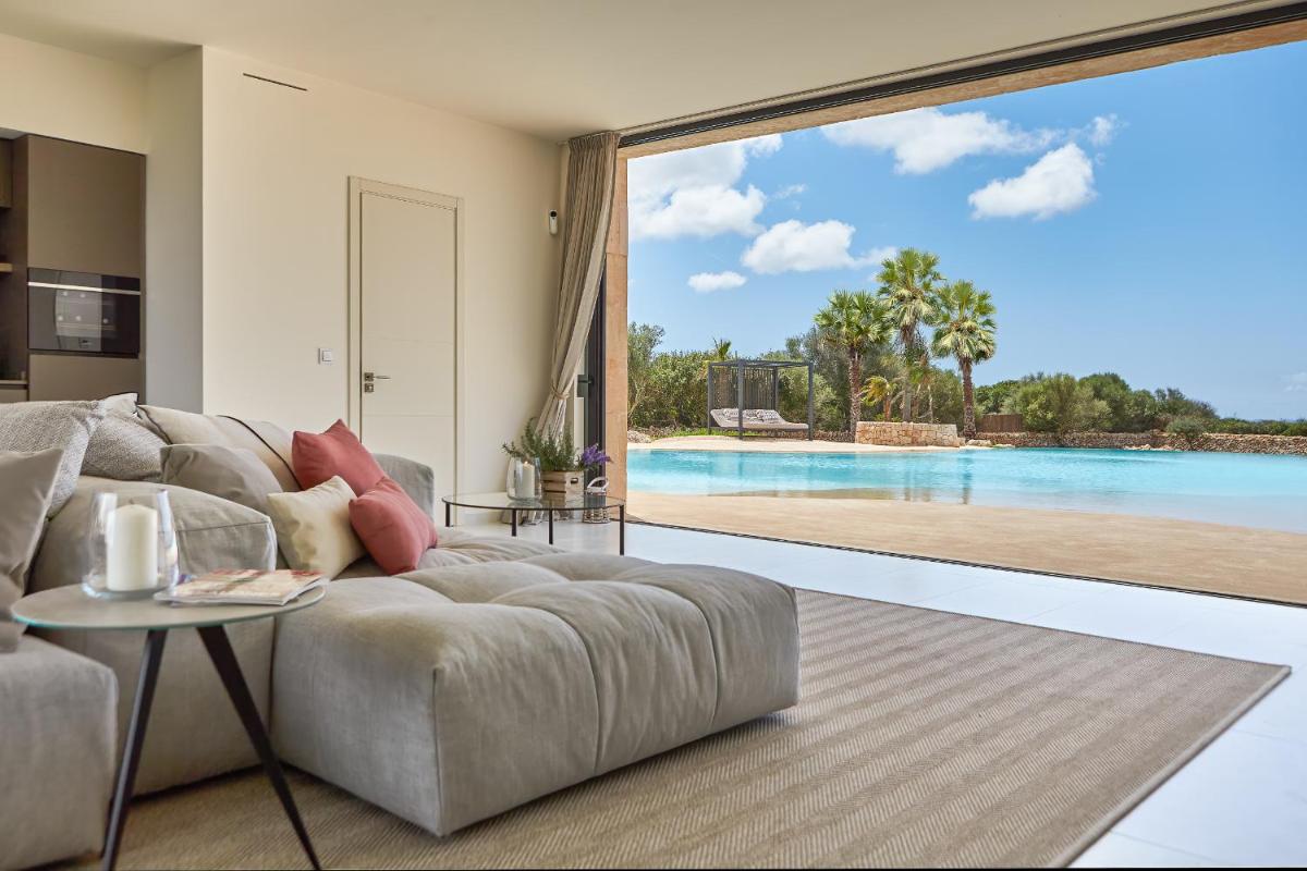 super luxury villa biggest pool Mallorca's - Housity