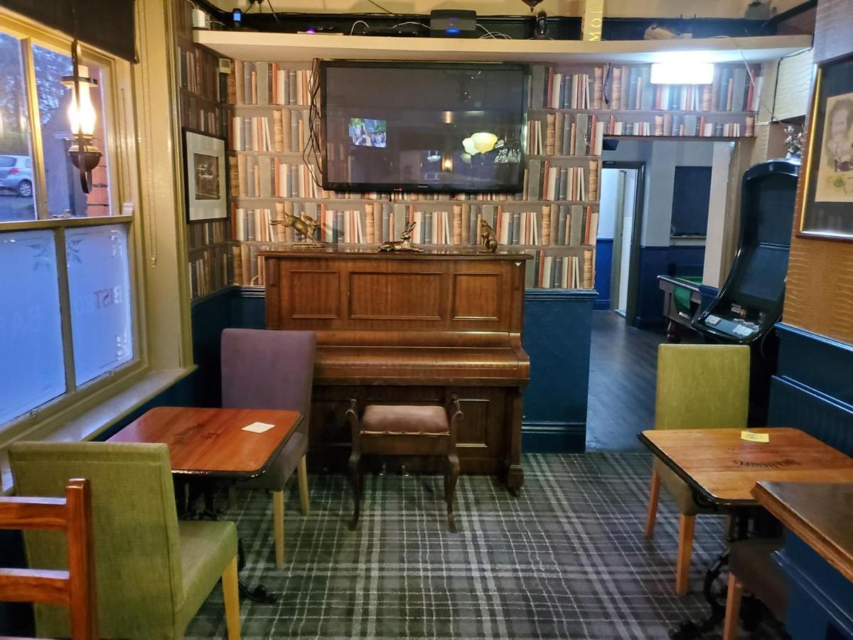 The Queens Arms Hotel - Housity