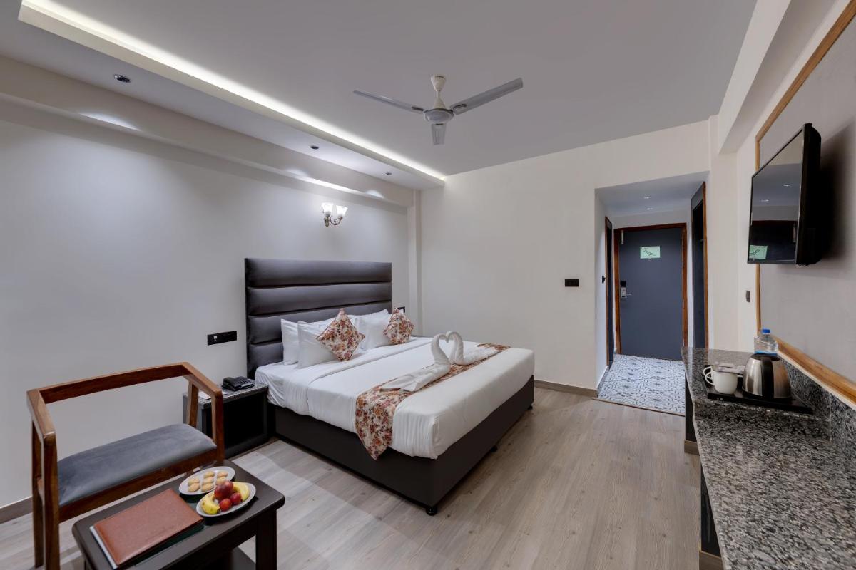 Click Sunburry Hotel Katra - Housity