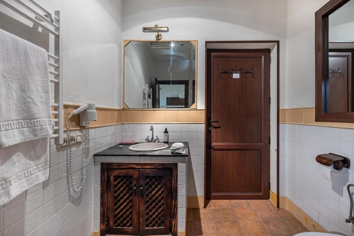 Un baño de Turismo Rural & SPA El Cercado