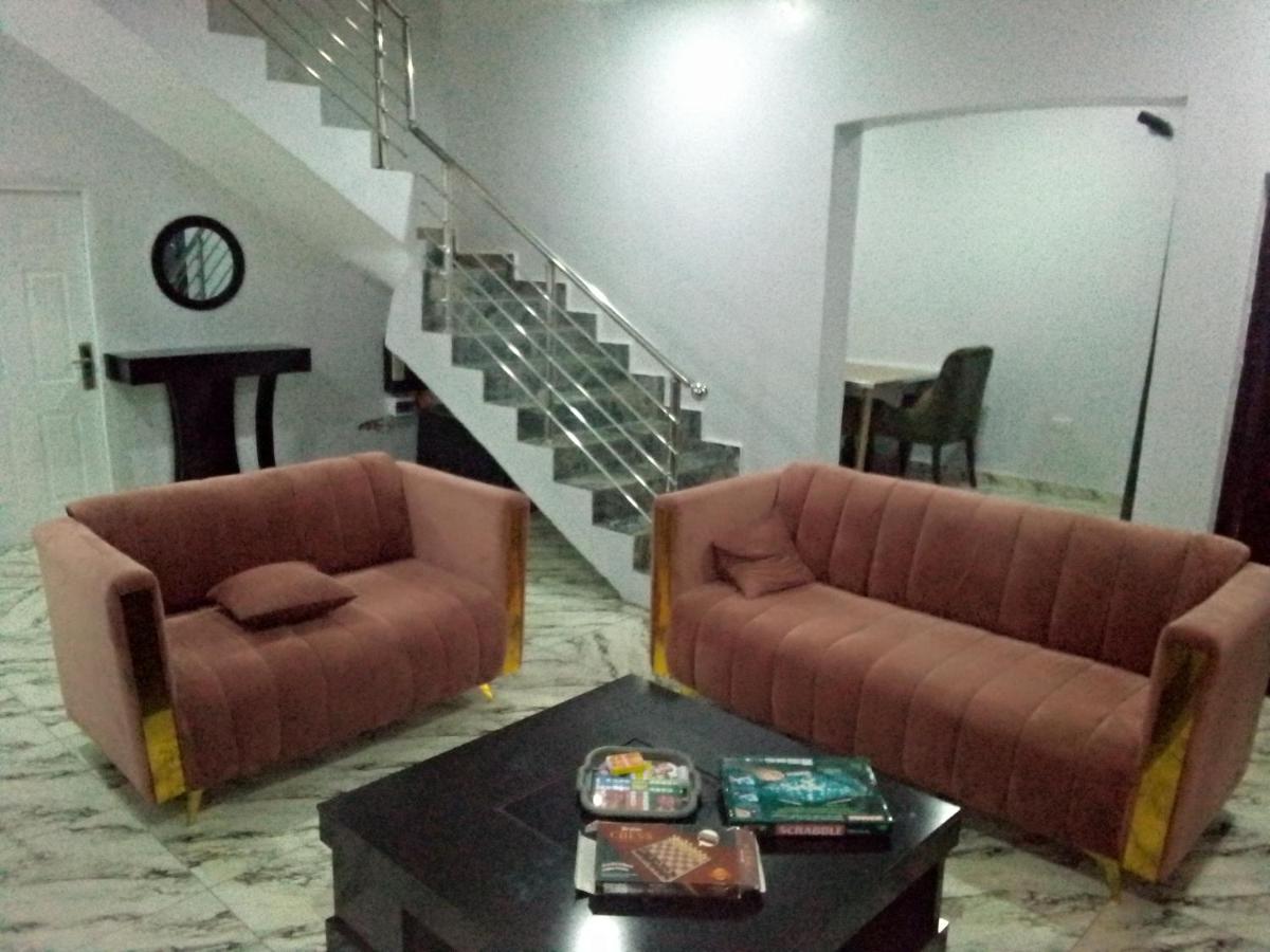 CIS SERVICE APARTMENT - Housity