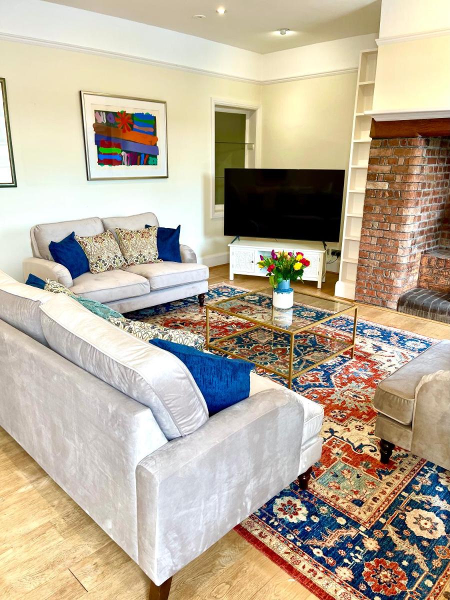 Stunning Thameside Apartment - Housity