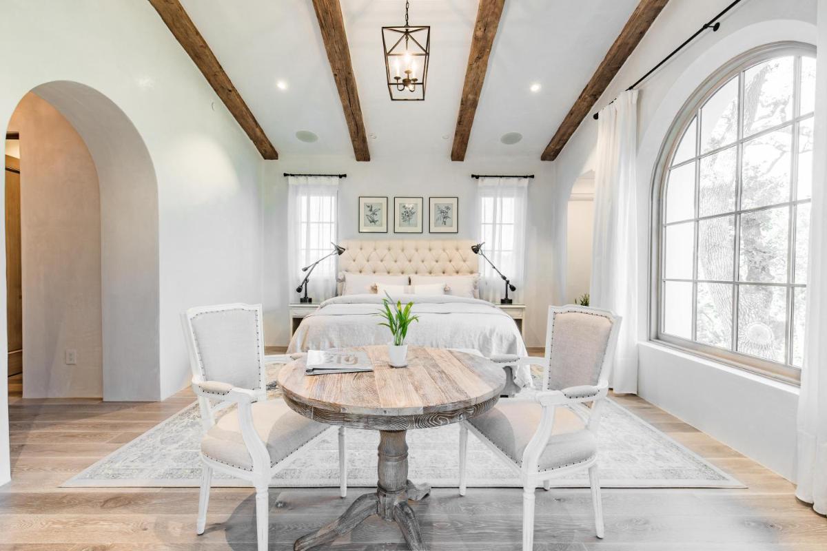 Suitetrails - Exquisite Estately Villa