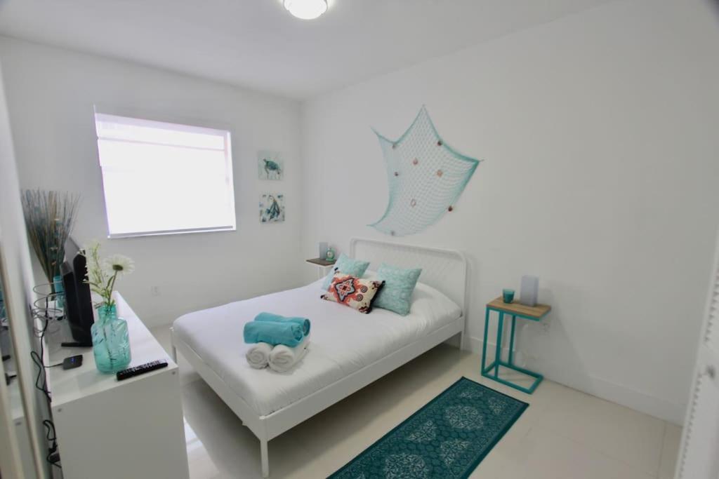Suitetrails - 2 Stylish SoBe Condo 1/2 Block From The Beach!!!!