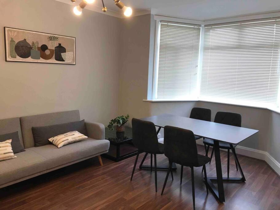 Spacious Kosher Flat in Golders Green - Housity